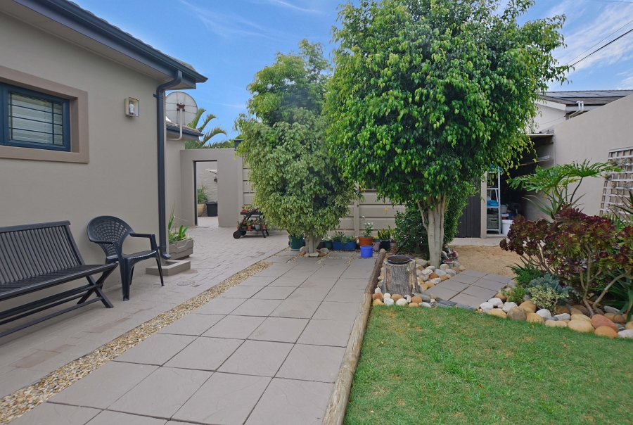 5 Bedroom Property for Sale in Flamingo Vlei Western Cape